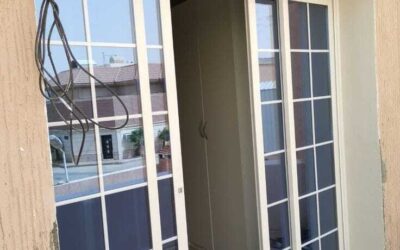أبواب الزجاج وأبواب فورميكا الألمنيوم في الرياض